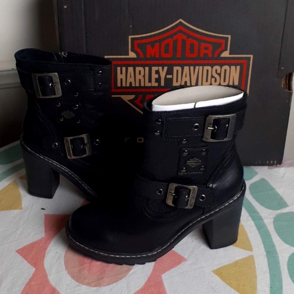 Riding boots